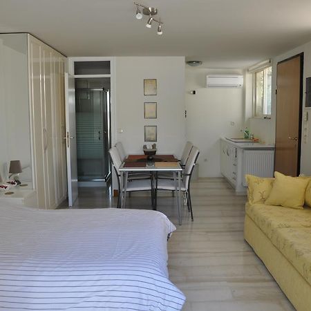 Cosy Studio With Garden / Individual Apartment Atenas Exterior foto