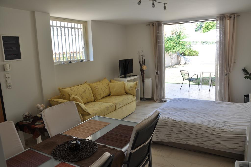 Cosy Studio With Garden / Individual Apartment Atenas Exterior foto